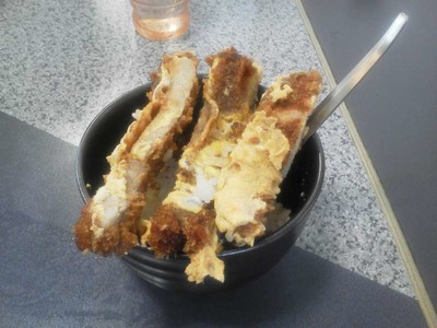 普通のお椀に入れるとはみ出たw